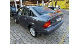 FORD - FOCUS - 2002/2002 - Cinza - R$ 16.900,00