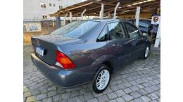 FORD - FOCUS - 2002/2002 - Cinza - R$ 16.900,00