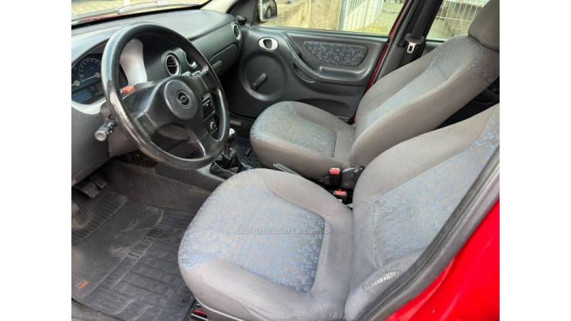 CHEVROLET - CELTA - 2004/2004 - Vermelha - R$ 21.900,00